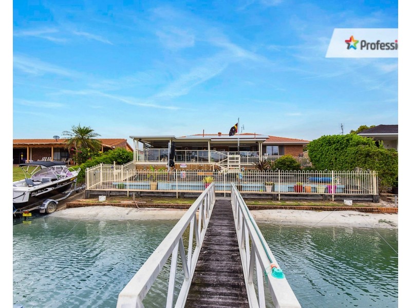 5 Captains Way, Banora Point NSW 2486