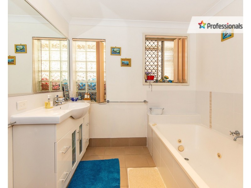5 Captains Way, Banora Point NSW 2486