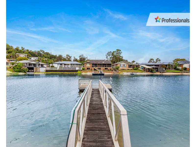 5 Captains Way, Banora Point NSW 2486