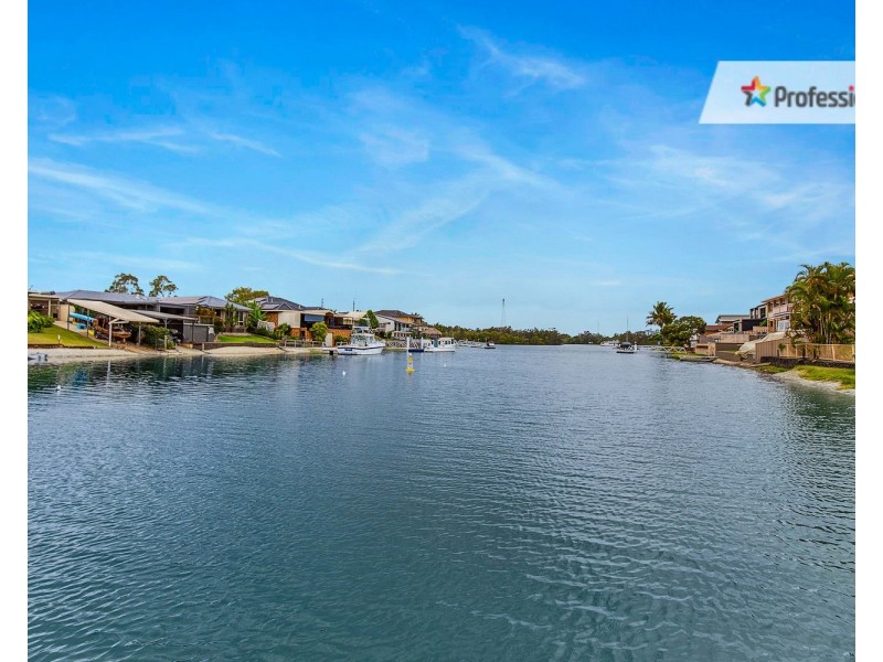 5 Captains Way, Banora Point NSW 2486