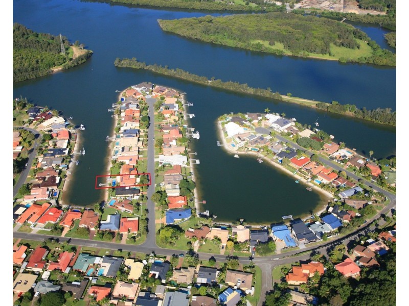 5 Captains Way, Banora Point NSW 2486
