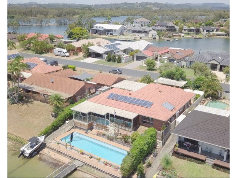 5 Captains Way, Banora Point NSW 2486