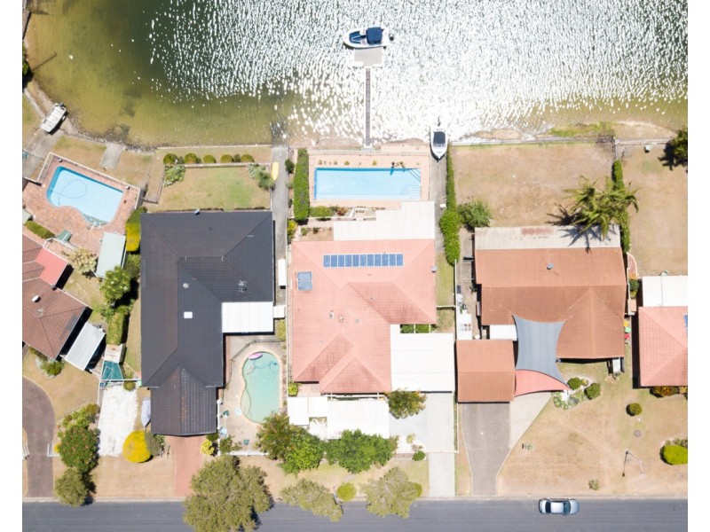 5 Captains Way, Banora Point NSW 2486
