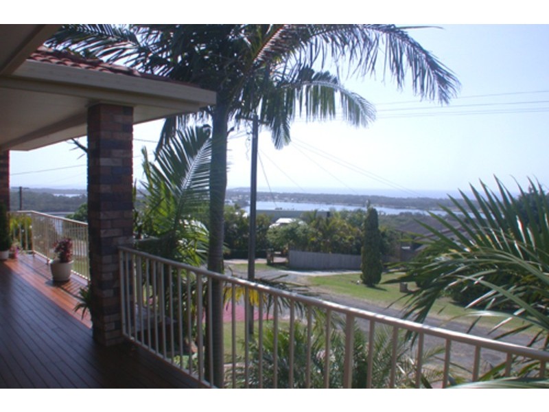 19 Seaview Road, Banora Point NSW 2486