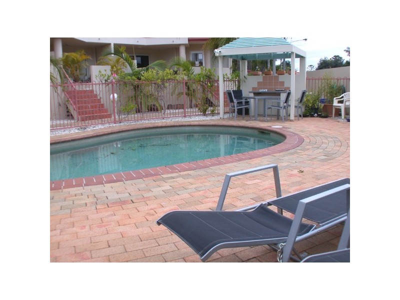 2/5 Ocean Street, Coolangatta QLD 4225