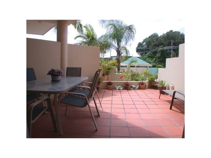 2/5 Ocean Street, Coolangatta QLD 4225