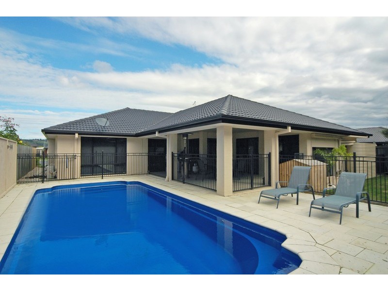 4 Traminer Court, Banora Point NSW 2486