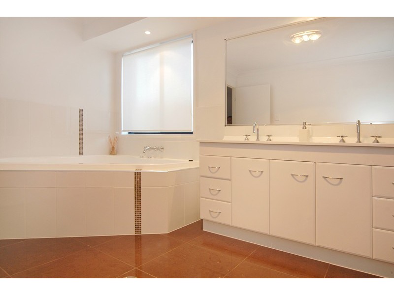 4 Traminer Court, Banora Point NSW 2486