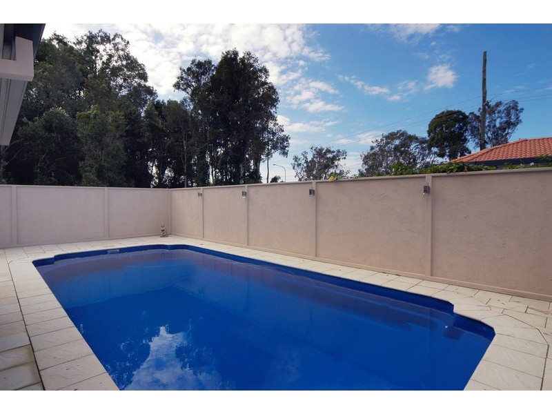 4 Traminer Court, Banora Point NSW 2486