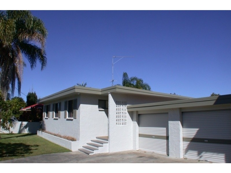 22 Lakes Drive, Tweed Heads West NSW 2485
