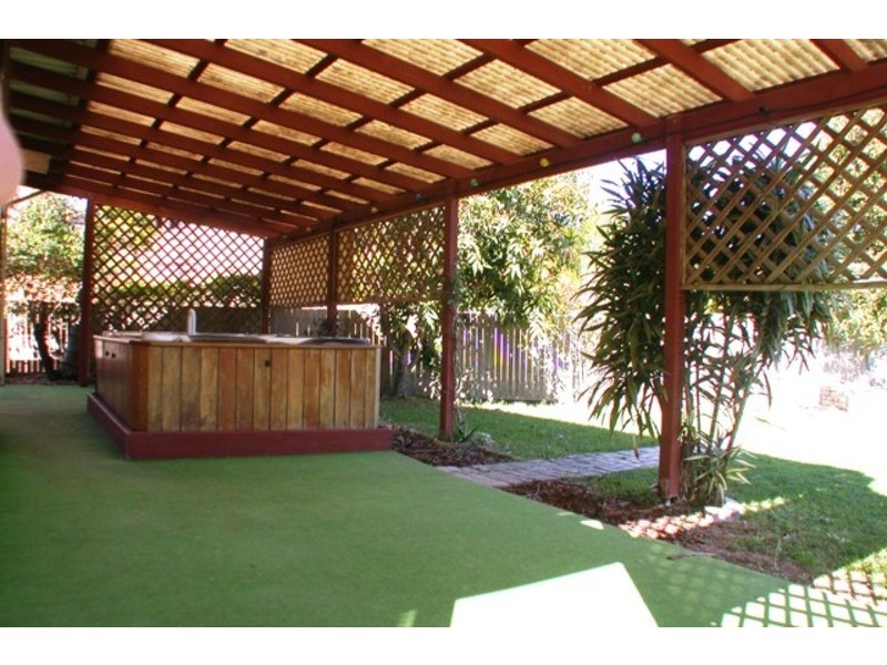 22 Lakes Drive, Tweed Heads West NSW 2485