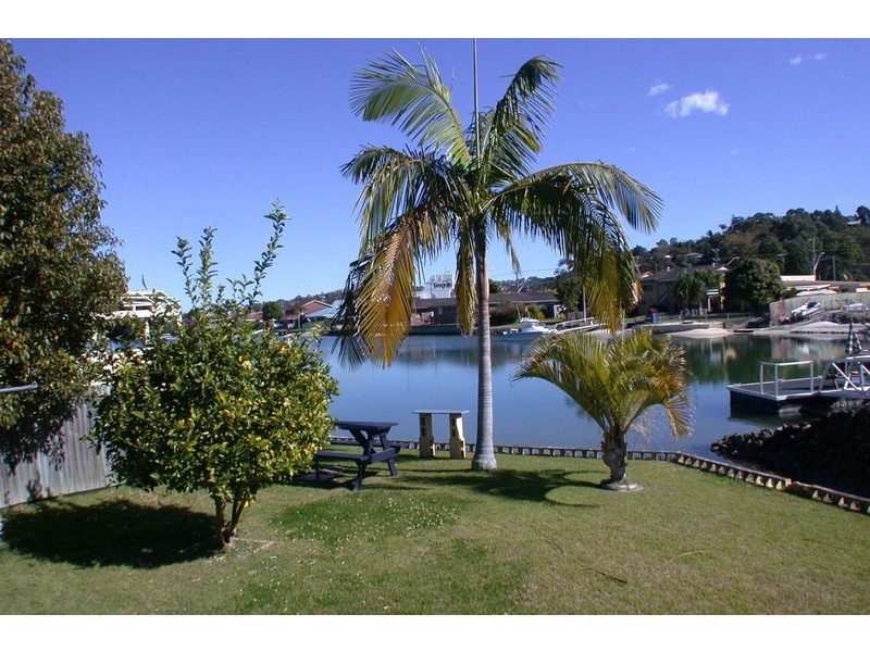 22 Lakes Drive, Tweed Heads West NSW 2485