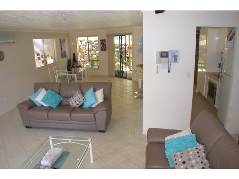 2/98 McLean Street, Coolangatta QLD 4225