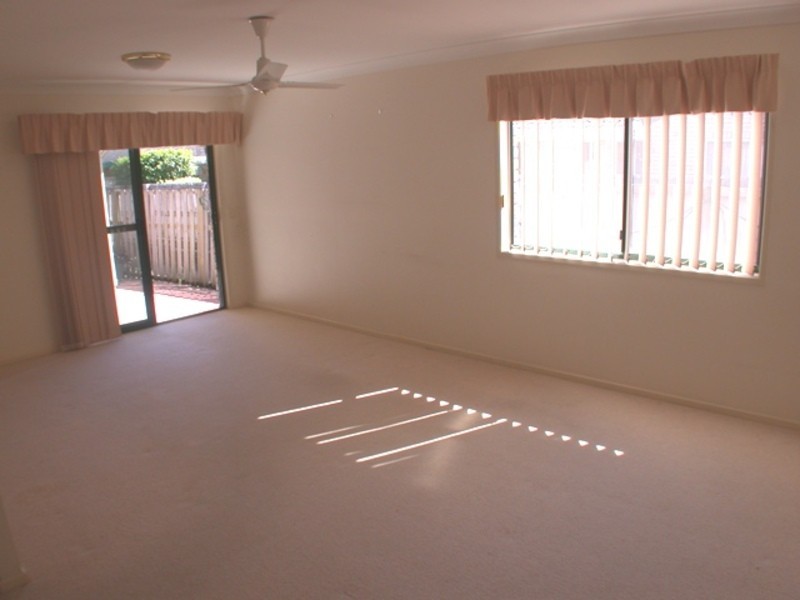 2/2 Macleay Court, Banora Point NSW 2486