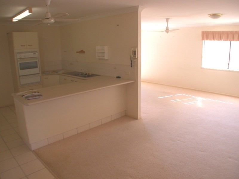 2/2 Macleay Court, Banora Point NSW 2486