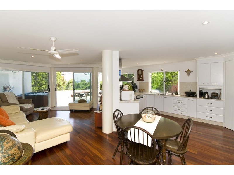 2/50 Rutledge Street, Coolangatta QLD 4225