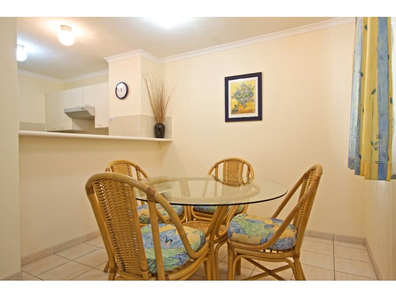 4/243 Boundary Street, Coolangatta QLD 4225