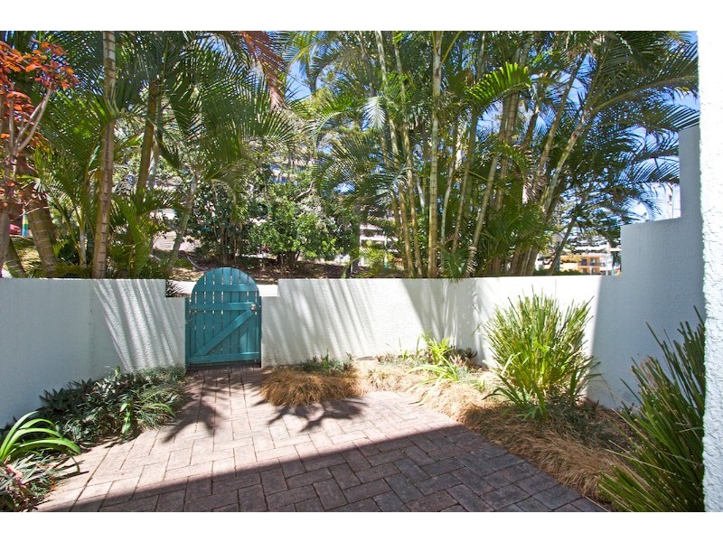 4/243 Boundary Street, Coolangatta QLD 4225