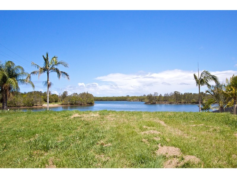 24 Bosun Boulevard, Banora Point NSW 2486