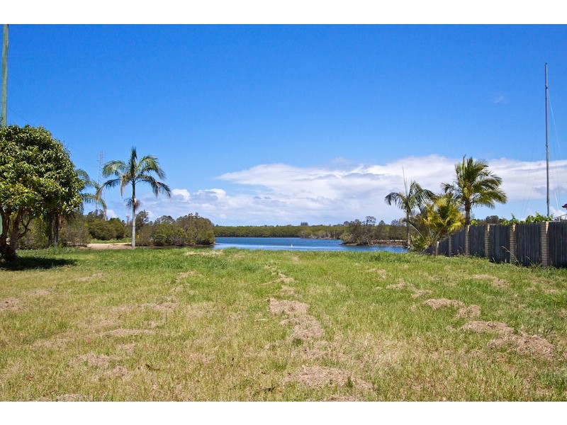 24 Bosun Boulevard, Banora Point NSW 2486