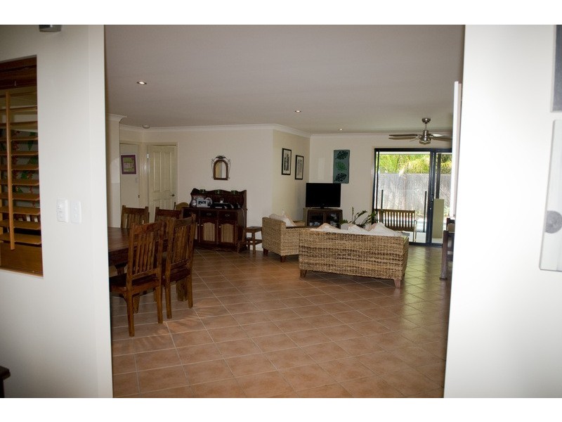 33 Traminer Court, Banora Point NSW 2486