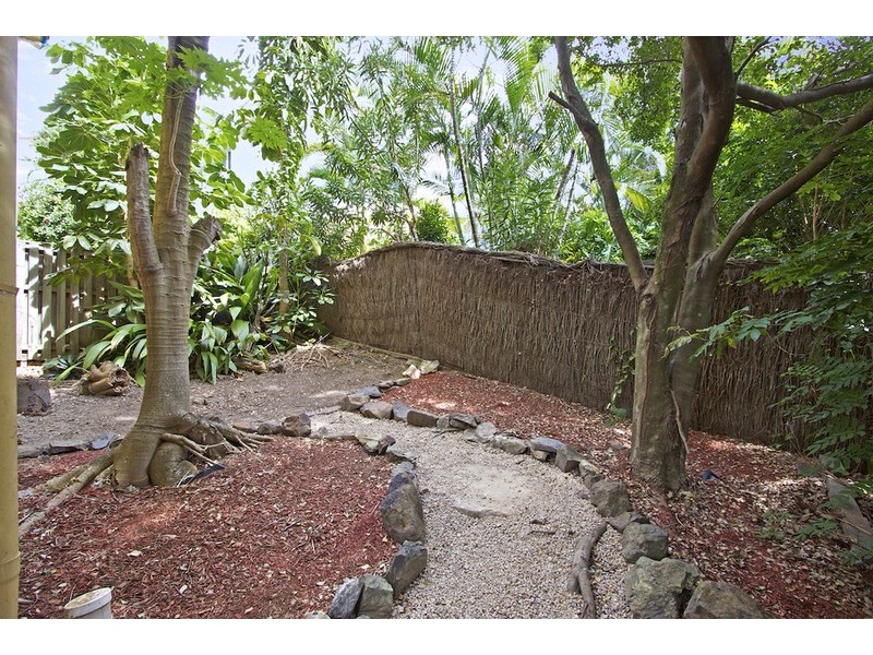 1/27 Dutton Street, Coolangatta QLD 4225