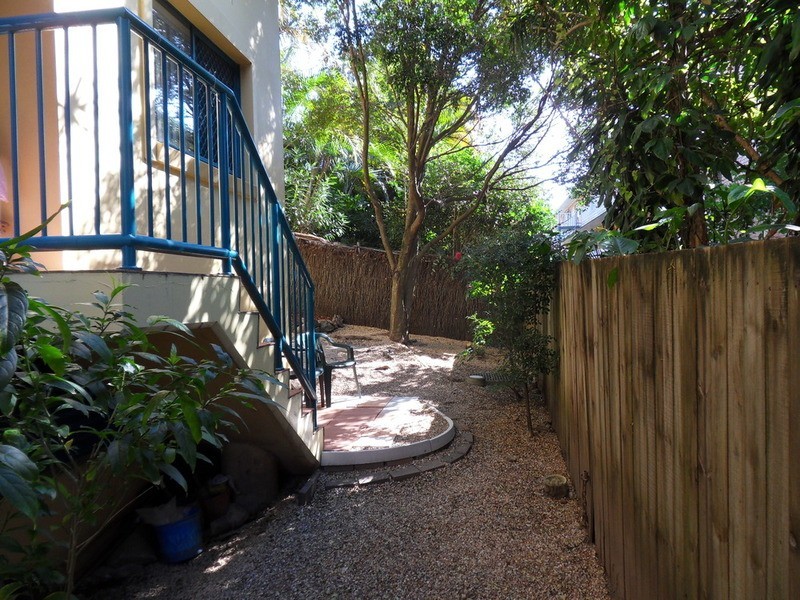 1/27 Dutton Street, Coolangatta QLD 4225