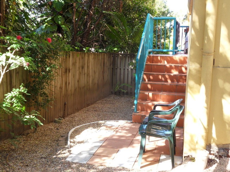 1/27 Dutton Street, Coolangatta QLD 4225