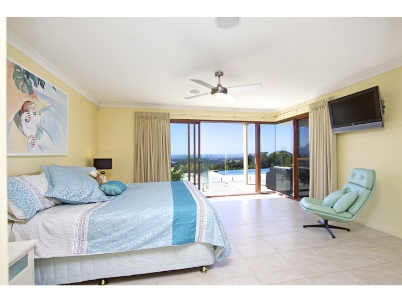 8 Sunnycrest Drive, Terranora NSW 2486