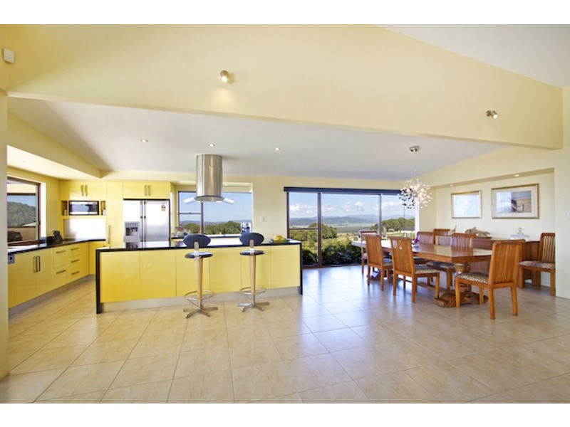 8 Sunnycrest Drive, Terranora NSW 2486