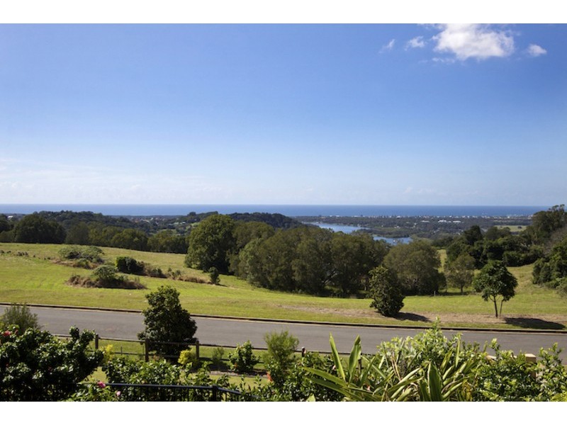 8 Sunnycrest Drive, Terranora NSW 2486