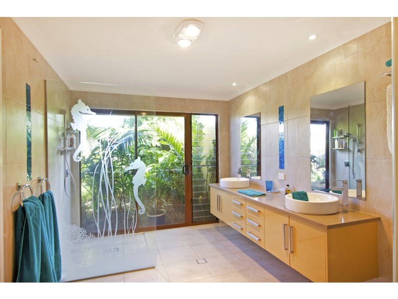 8 Sunnycrest Drive, Terranora NSW 2486