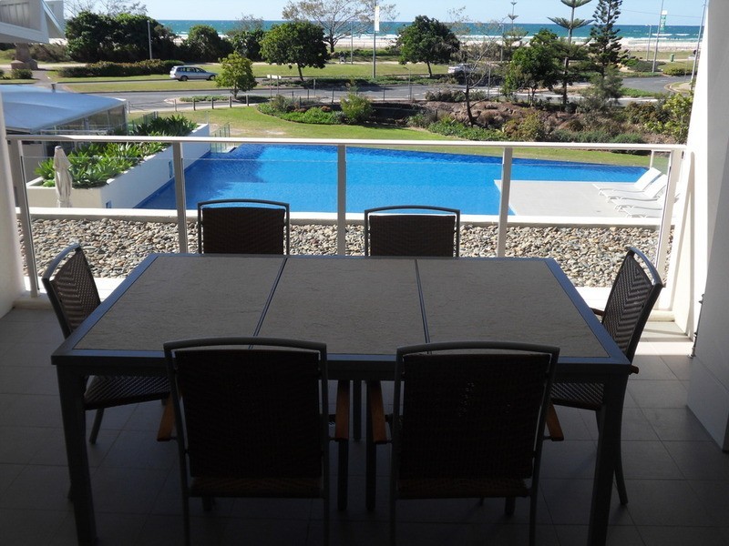 004/2 Creek Street, Kirra QLD 4225