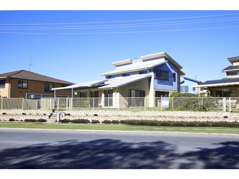 2/100 Dry Dock Road, Tweed Heads South NSW 2486