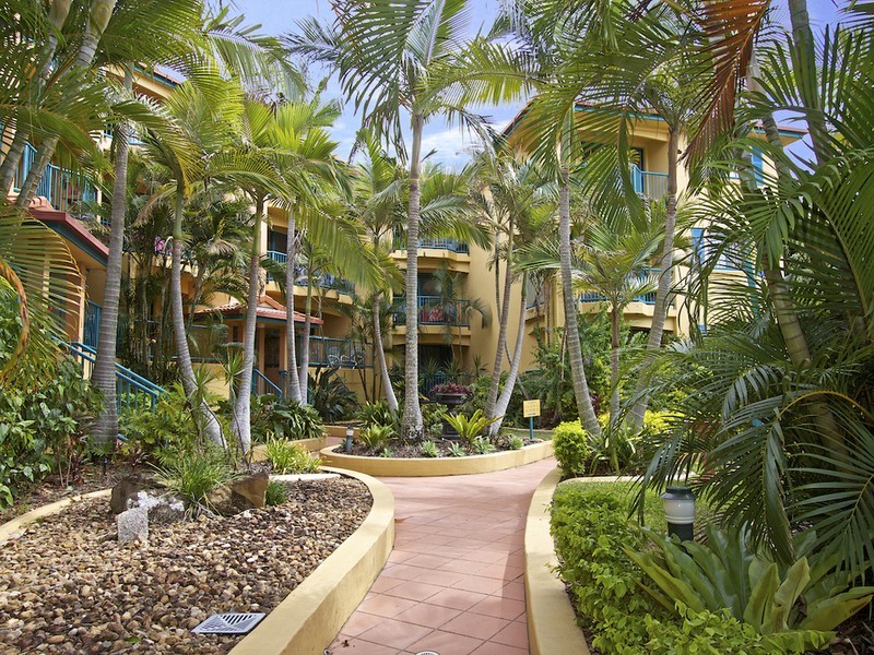 1/27 Dutton Street, Coolangatta QLD 4225