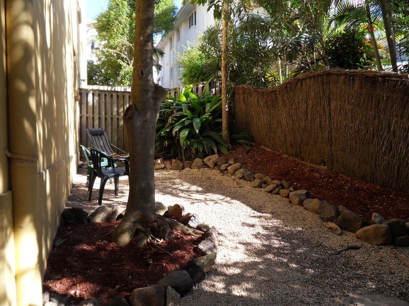 1/27 Dutton Street, Coolangatta QLD 4225