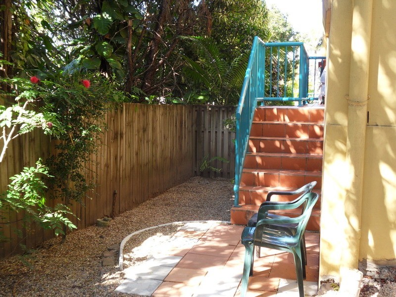 1/27 Dutton Street, Coolangatta QLD 4225