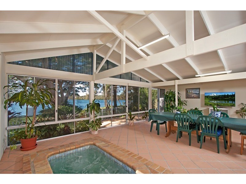 15 Sunset Boulevard, Tweed Heads West NSW 2485