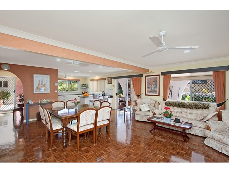 15 Sunset Boulevard, Tweed Heads West NSW 2485