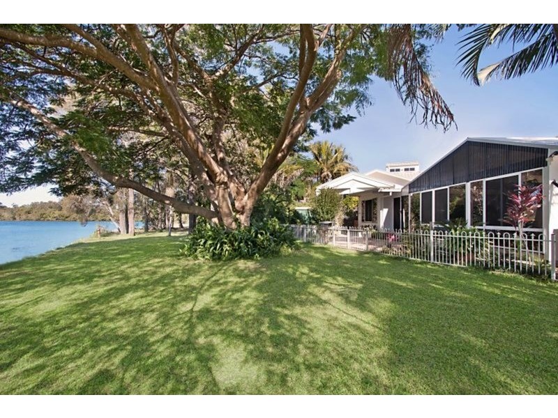 15 Sunset Boulevard, Tweed Heads West NSW 2485
