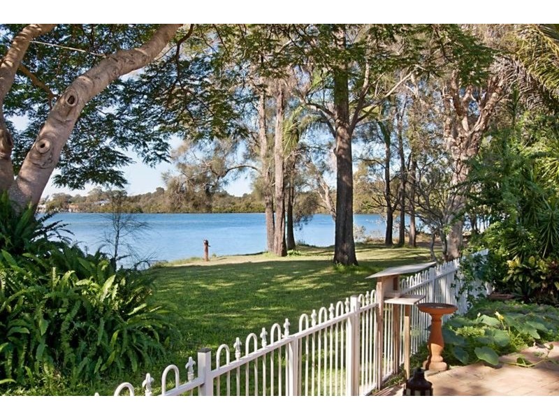 15 Sunset Boulevard, Tweed Heads West NSW 2485