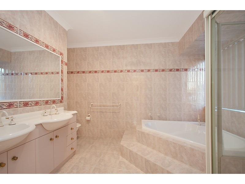 16 Champagne Drive, Tweed Heads South NSW 2486