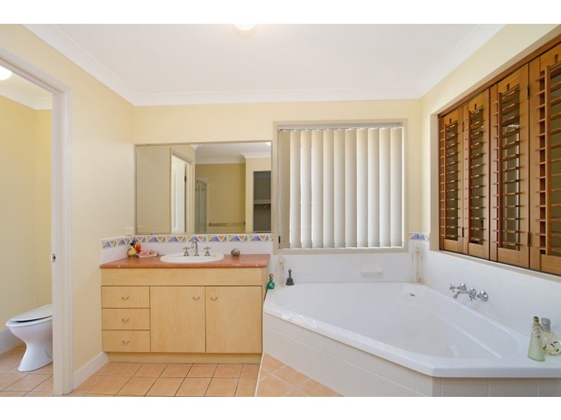 35 Traminer Court, Banora Point NSW 2486