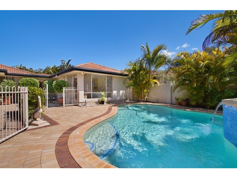 2 Admiralty Place, Banora Point NSW 2486