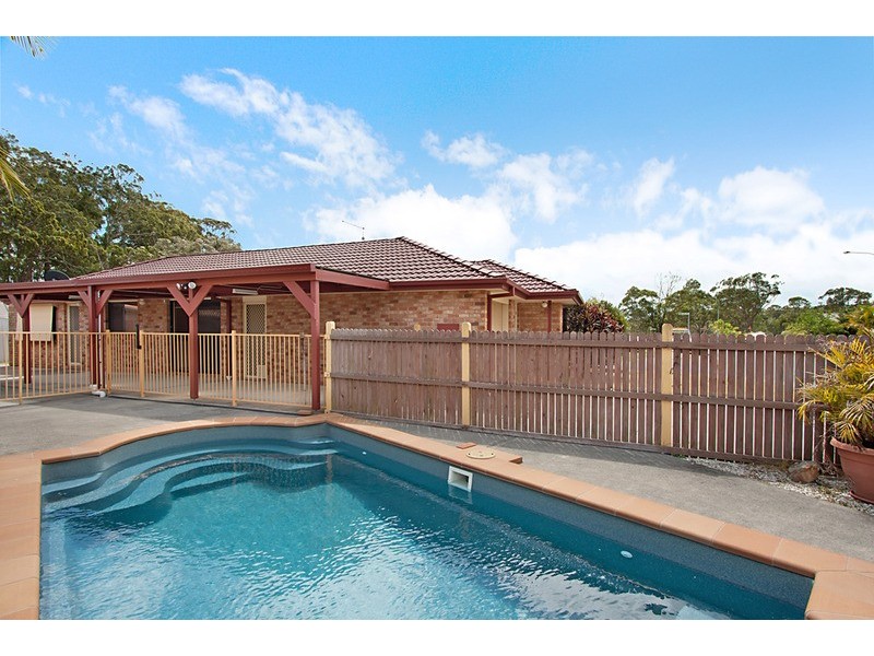 11 Stradbroke Drive, Tweed Heads South NSW 2486