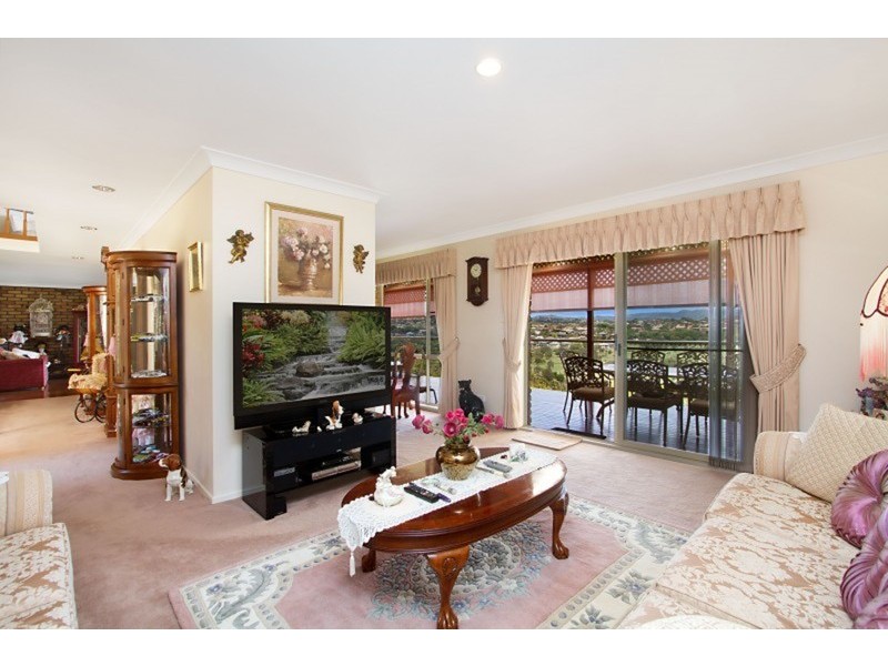 17 Castlecrag Avenue, Banora Point NSW 2486