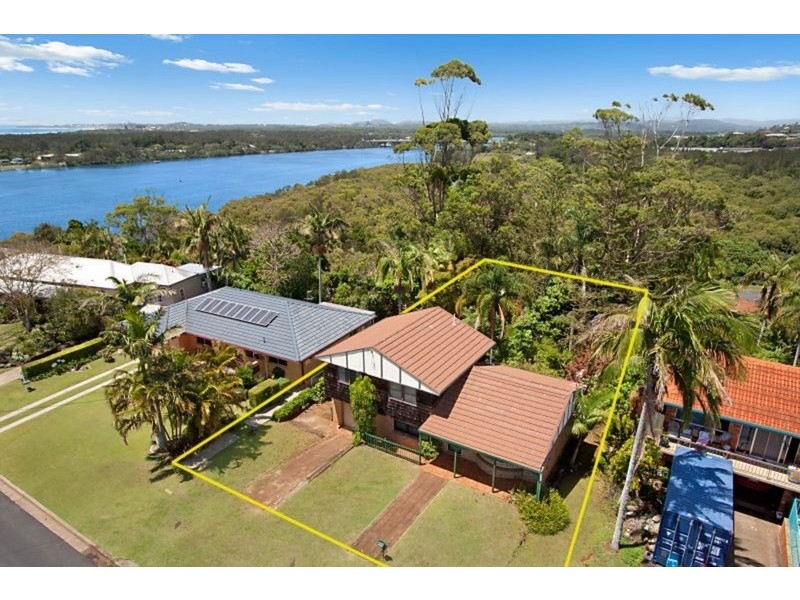 24 Hibiscus Parade, Banora Point NSW 2486