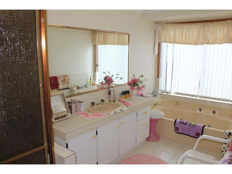 16 Chown Avenue, Currumbin Waters QLD 4223