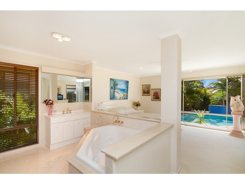 2 Admiralty Place, Banora Point NSW 2486