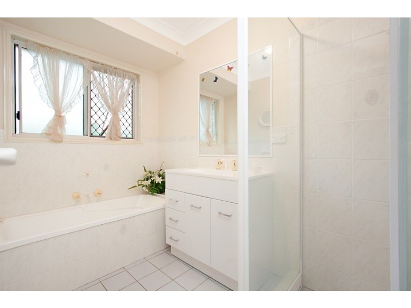 2/24 Birkdale  Court, Banora Point NSW 2486